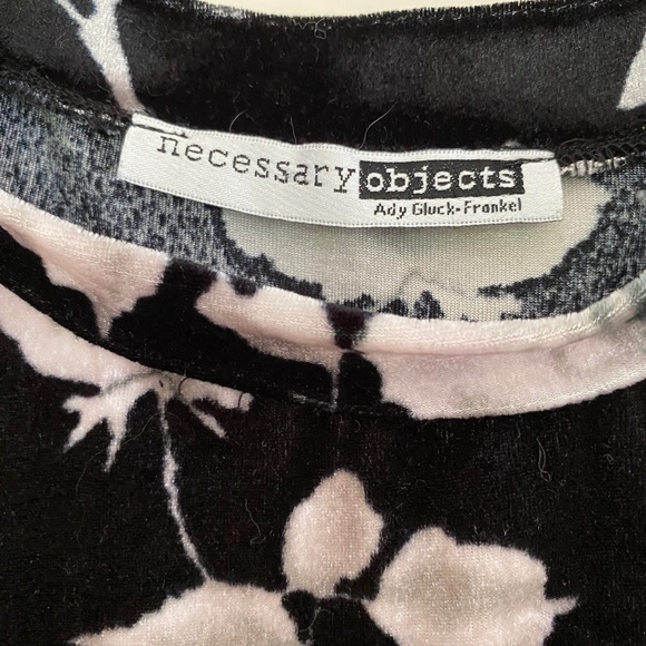 Y2K women’s velvet, puff sleeve top from Necessary Objects. Size S. - Picture 3 of 4